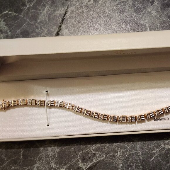 New Diamond essence bracelet - Picture 2 of 4